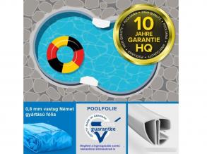 Acélfalú nyolcas alakú Poolsana HQ magas minőségű 5,25 x 3,2 x 1,35 méteres medence kék 0,8 mm-es fóliával akasztóperemmel szürke műanyag szegéllyel